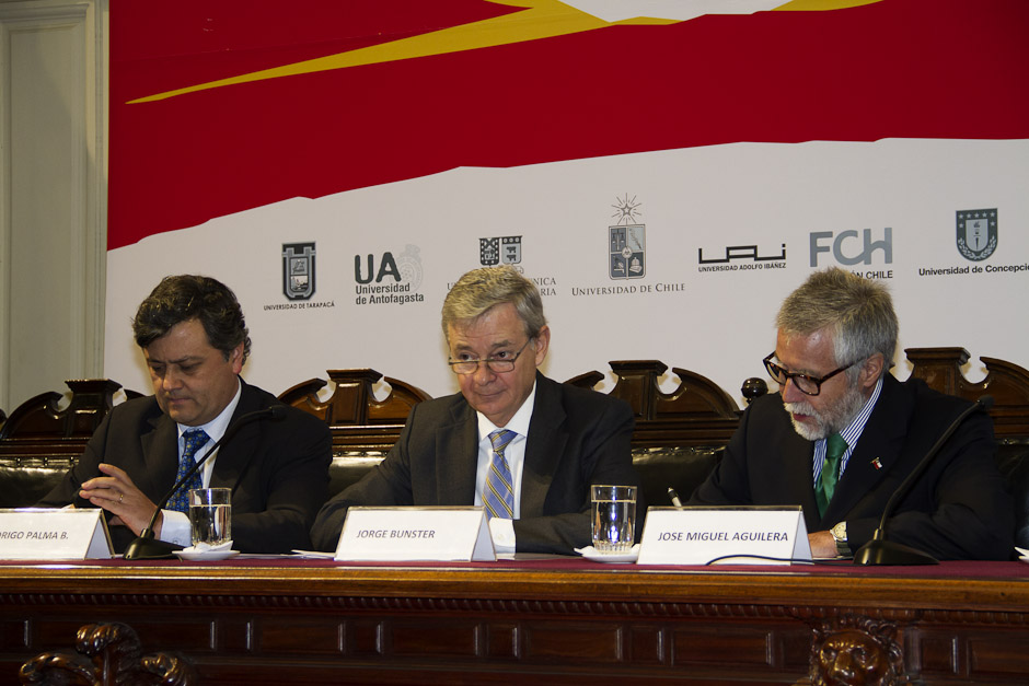 De Izquierda A Derecha: Rodrigo Palma, Director SERC Chile; Jorge Bunster, Ministro De Energía; José Miguel Aguilera, Presidente Conicyt.